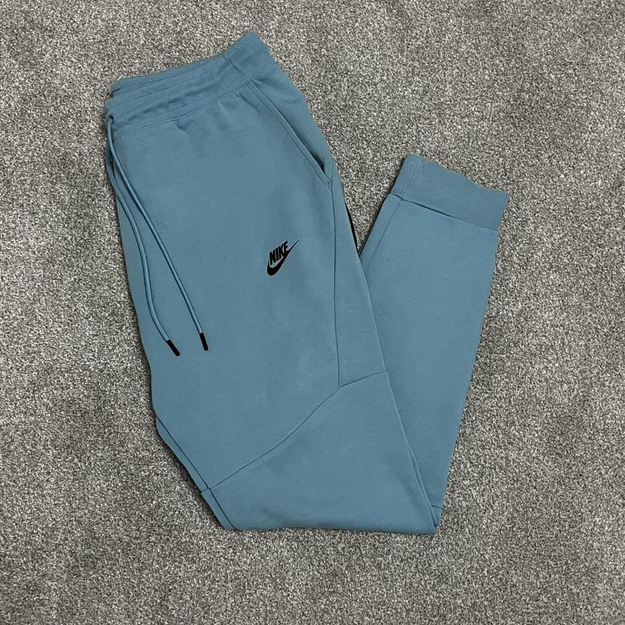 Baby blue outlet nike joggers