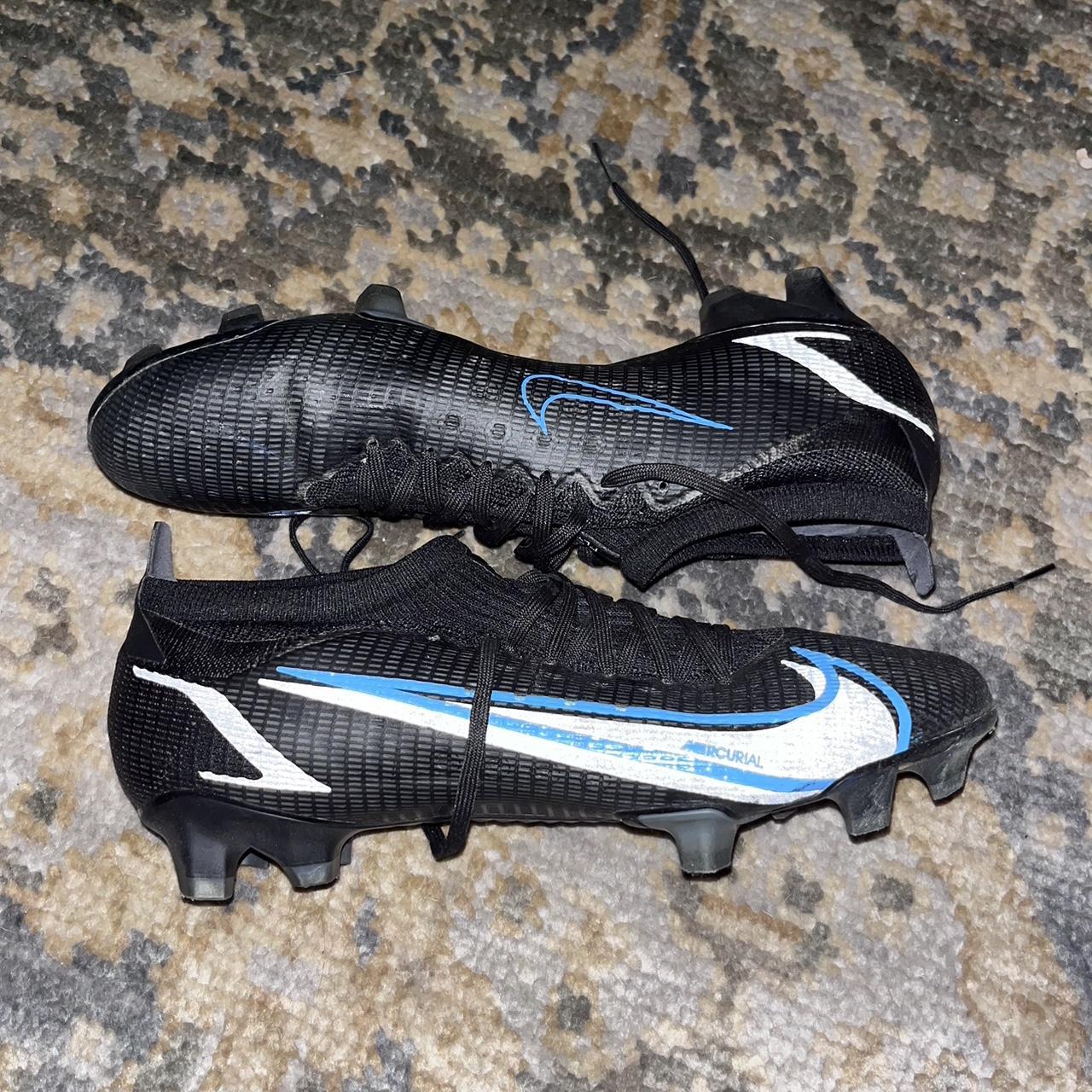 flyknit soccer cleats