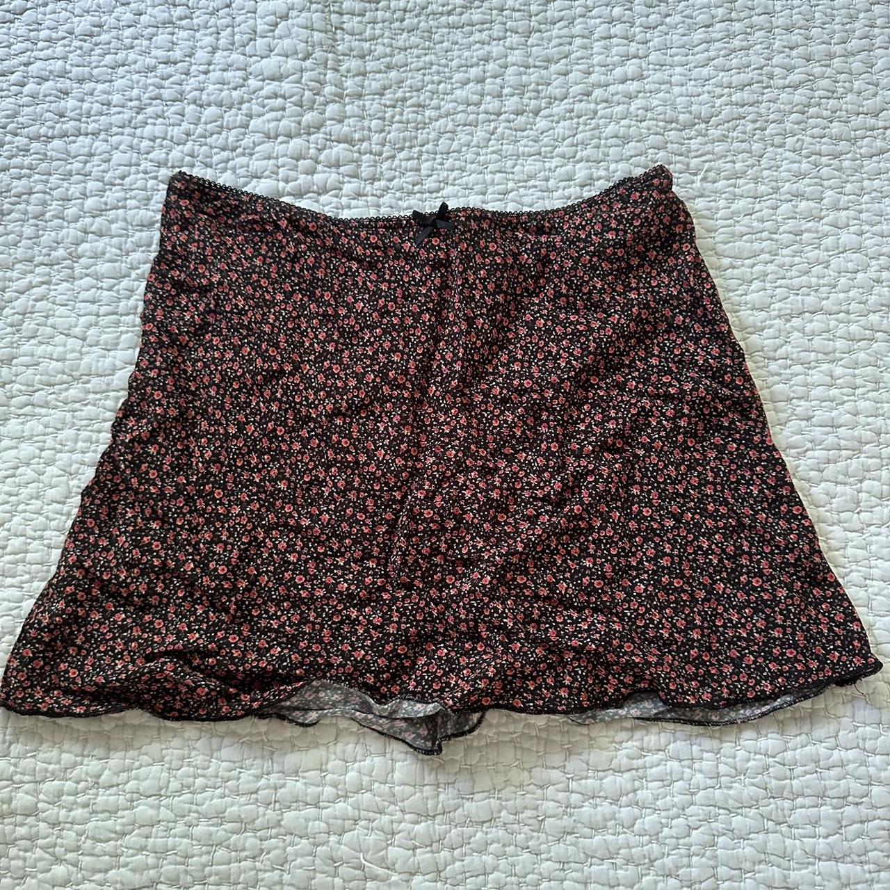 Brandy Melville floral mini skirt brand new no - Depop