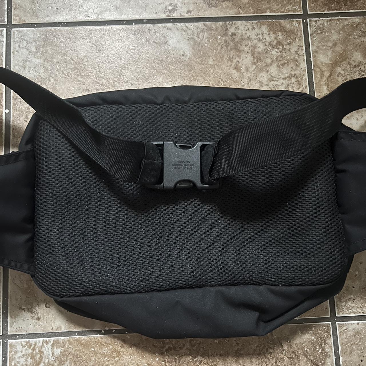 Carhartt WIP Essentials bag black good condition - Depop