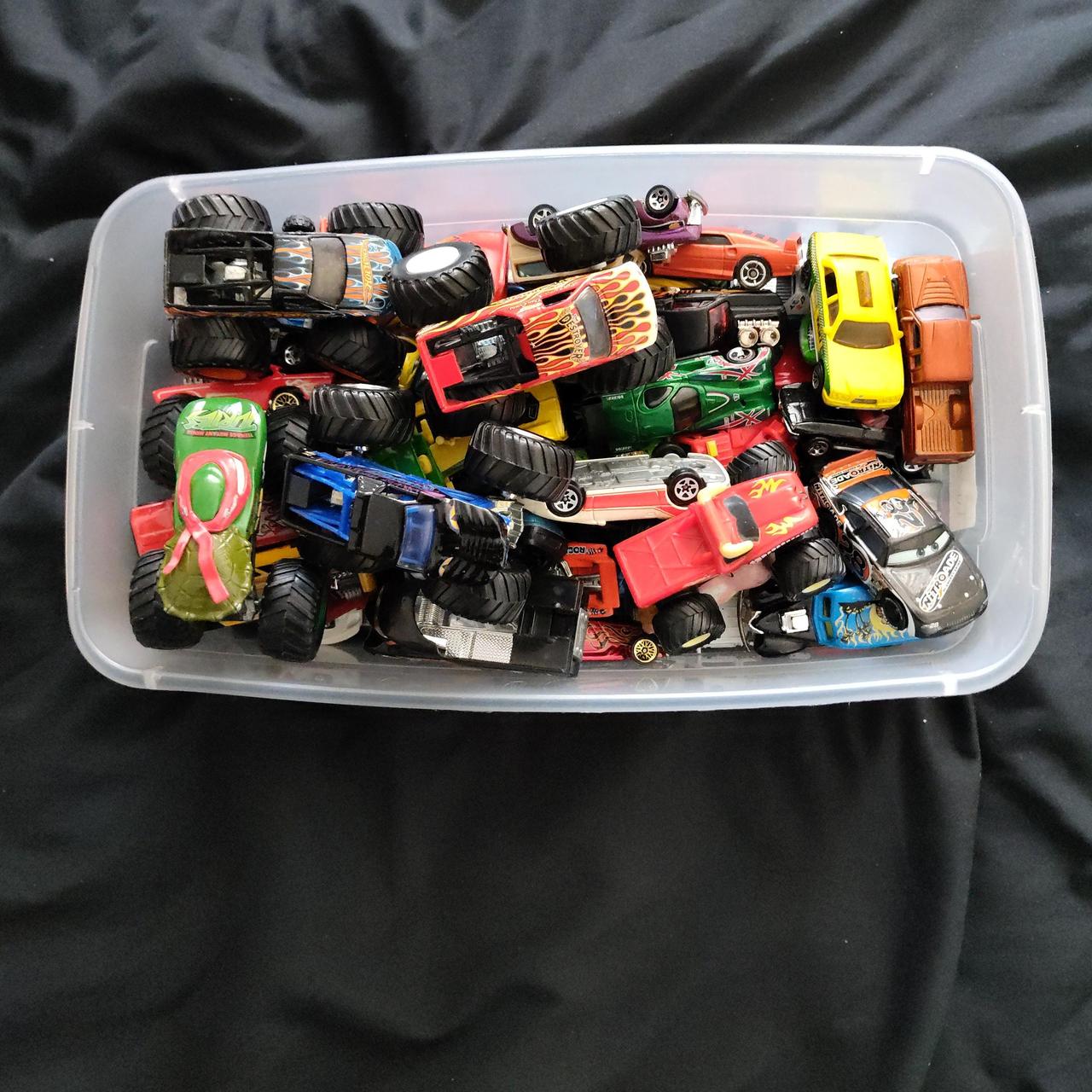 Hot Wheels Lot 60 store cars