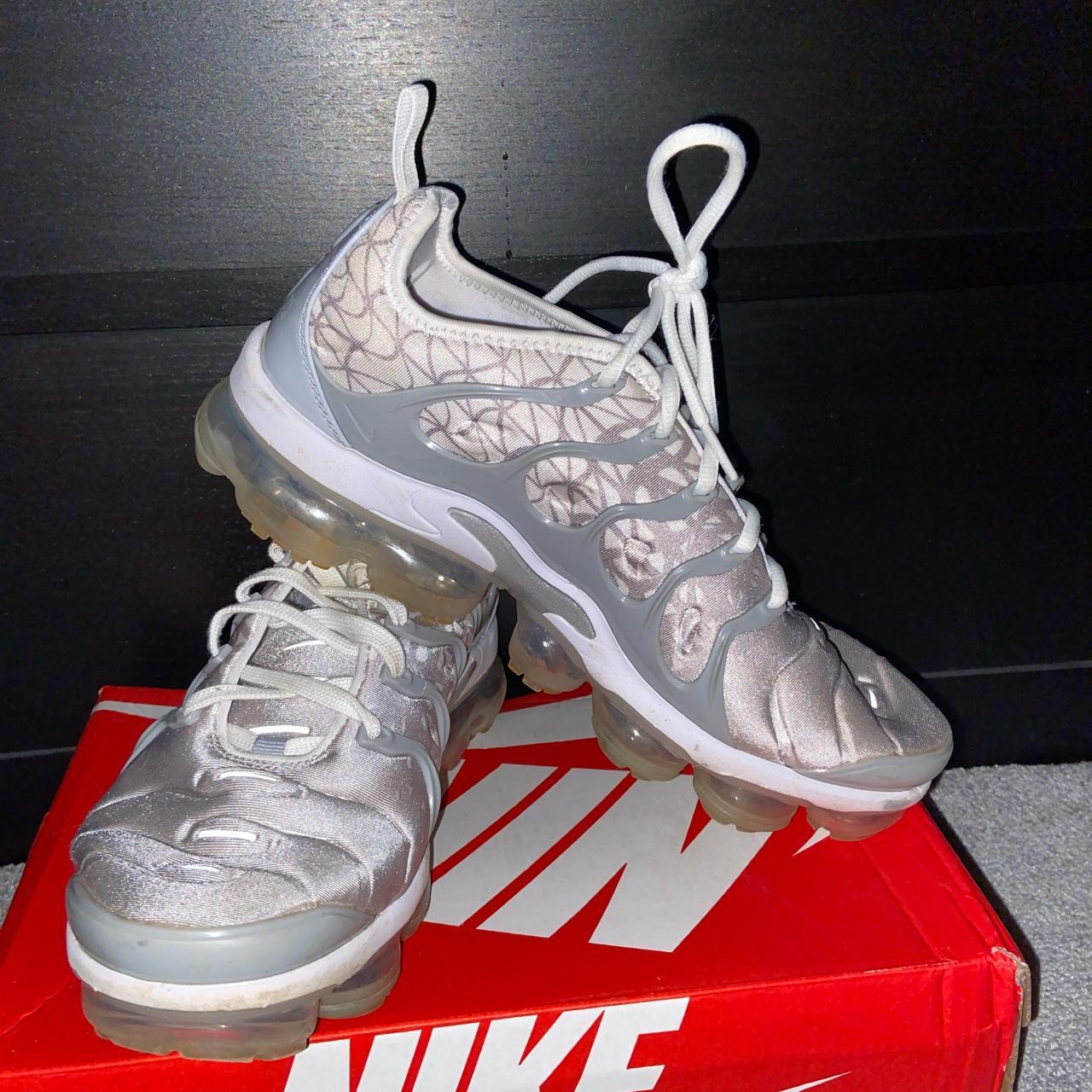 mens nike vapormax grey