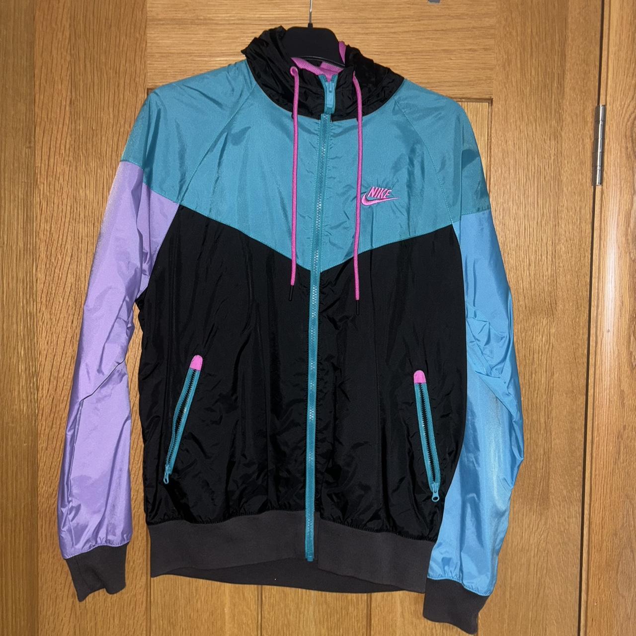 Nike windbreaker xs hotsell