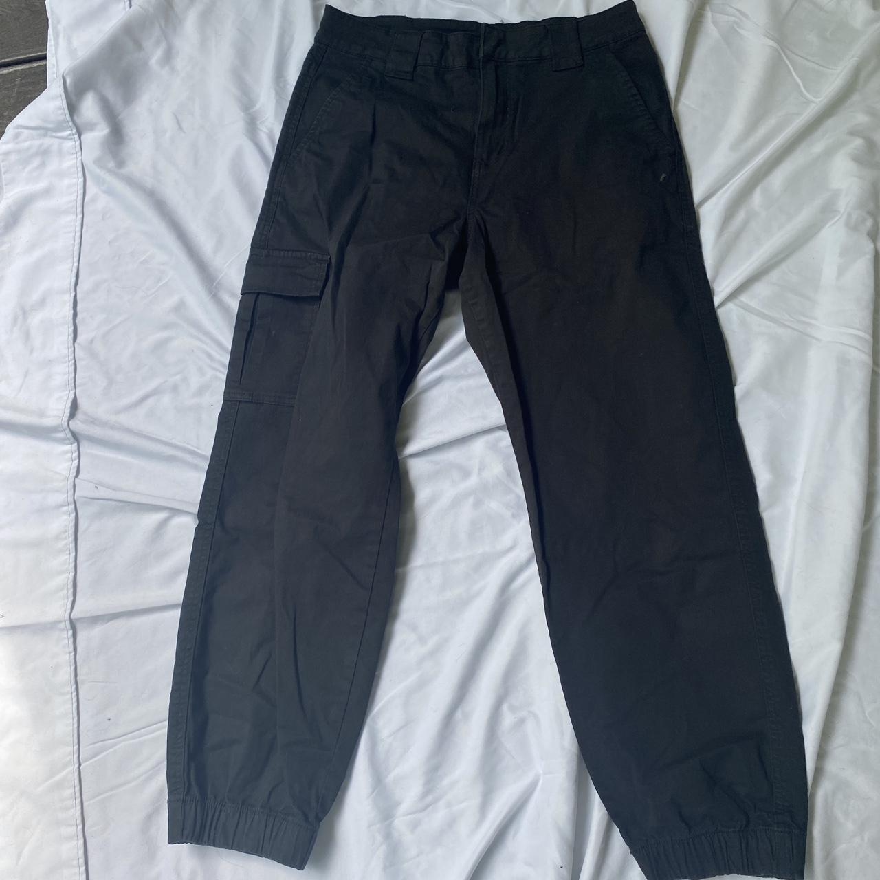 High waisted black cargo pants with side pocket