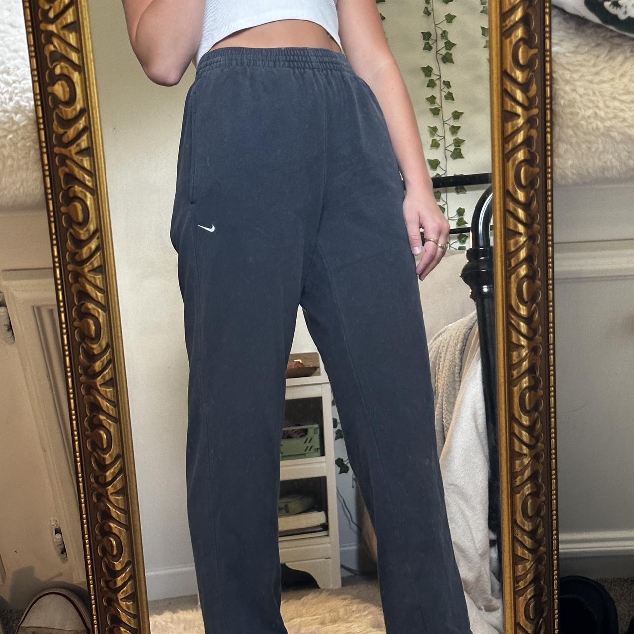 Nike Women's Navy Joggerstracksuits Depop