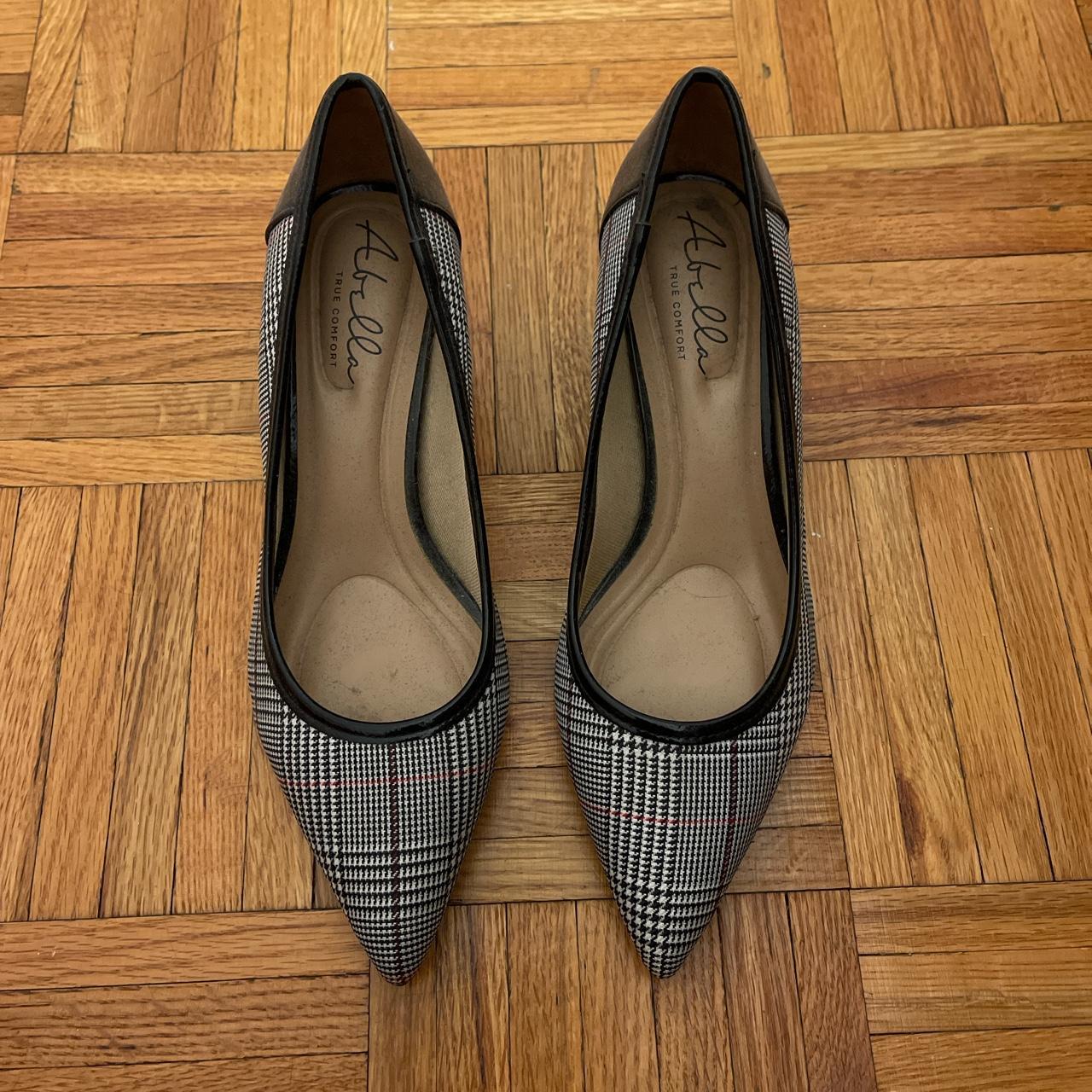 Macy's Women's Black and White Footwear Depop