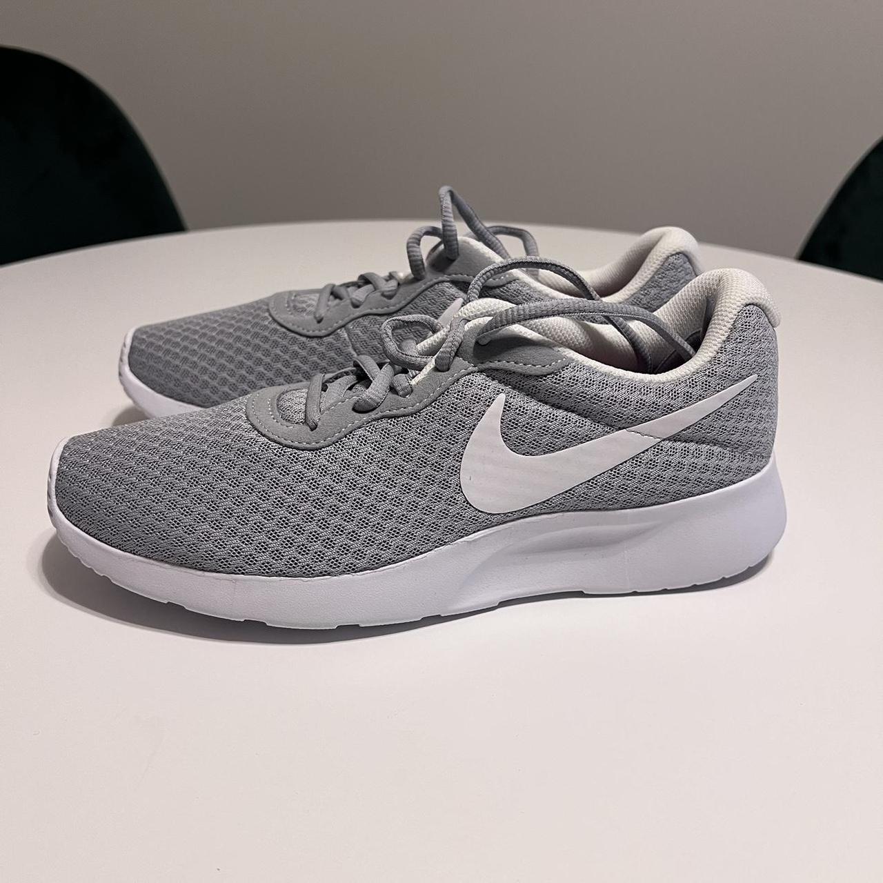 Nike grey hotsell tanjun sneakers