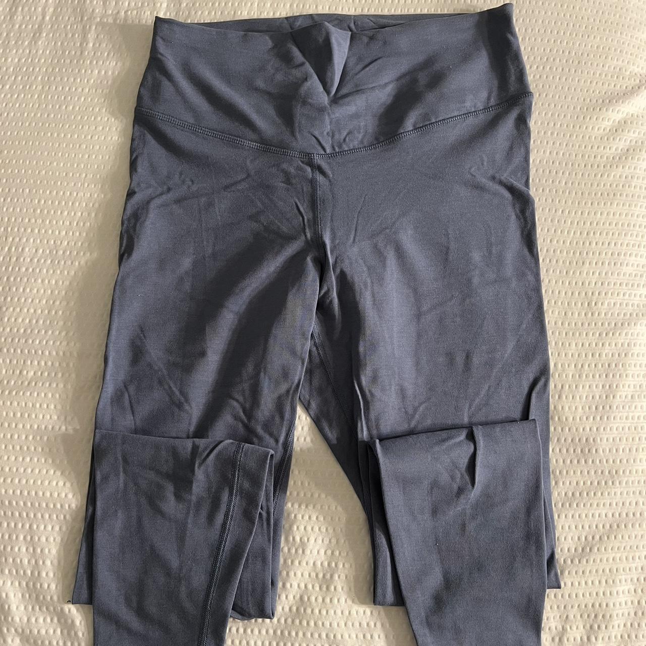 Super cute high waisted Old navy navy blue leggings - Depop