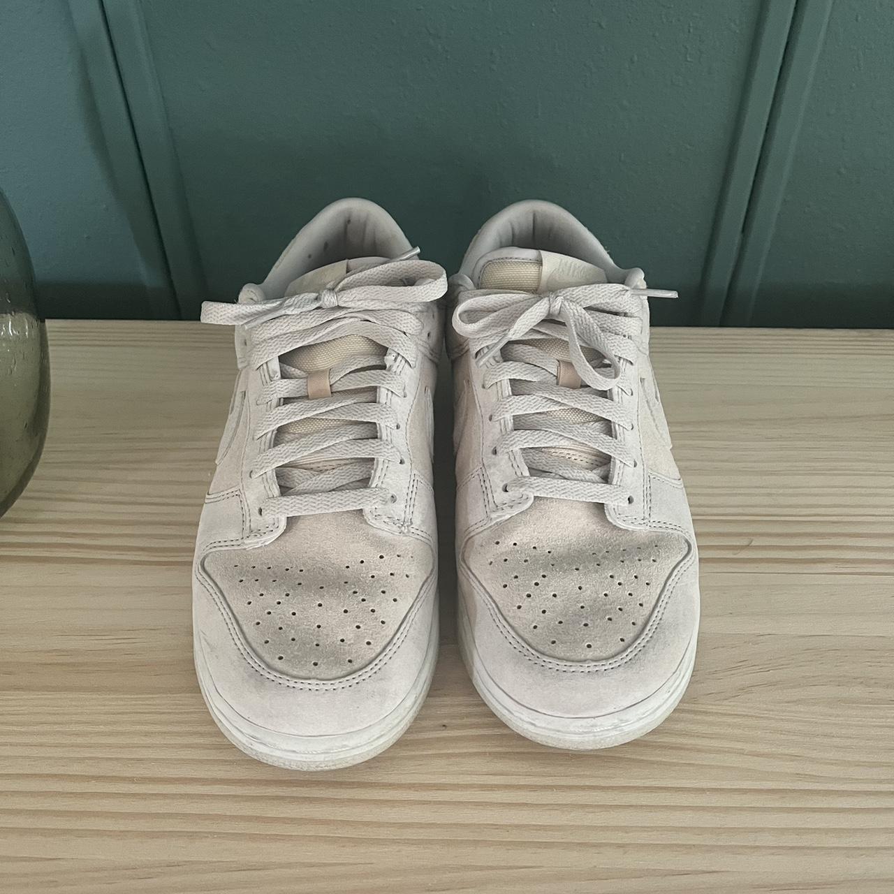 Nike Men's Grey and Cream Trainers | Depop