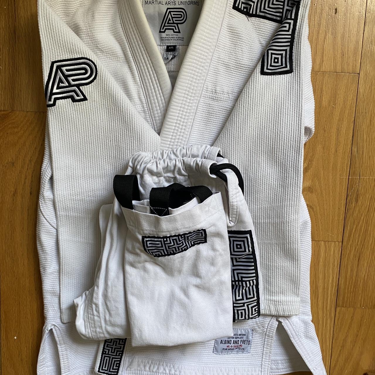 Albino & Preto Bjj Gi set w/ tote bag, Size A1L but...