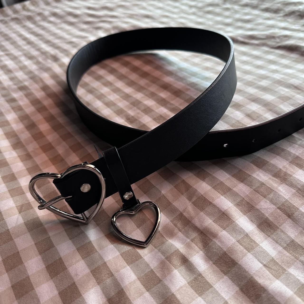 HOT TOPIC HEART BELT “ *read shop policies before... - Depop