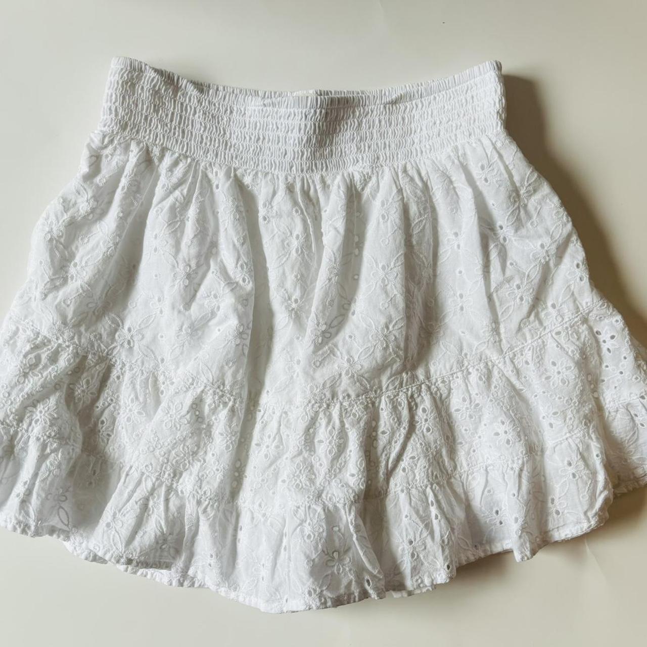 American Eagle white floral eyelet mini skirt Size... - Depop