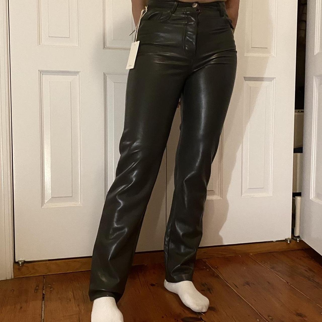 The Wilfred Melina Pant is a high-rise vegan leather pants. And