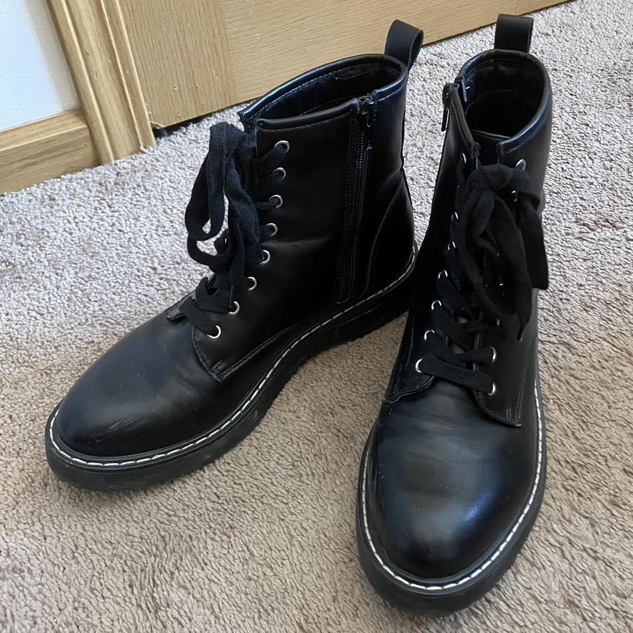 Women's Black and White Boots | Depop