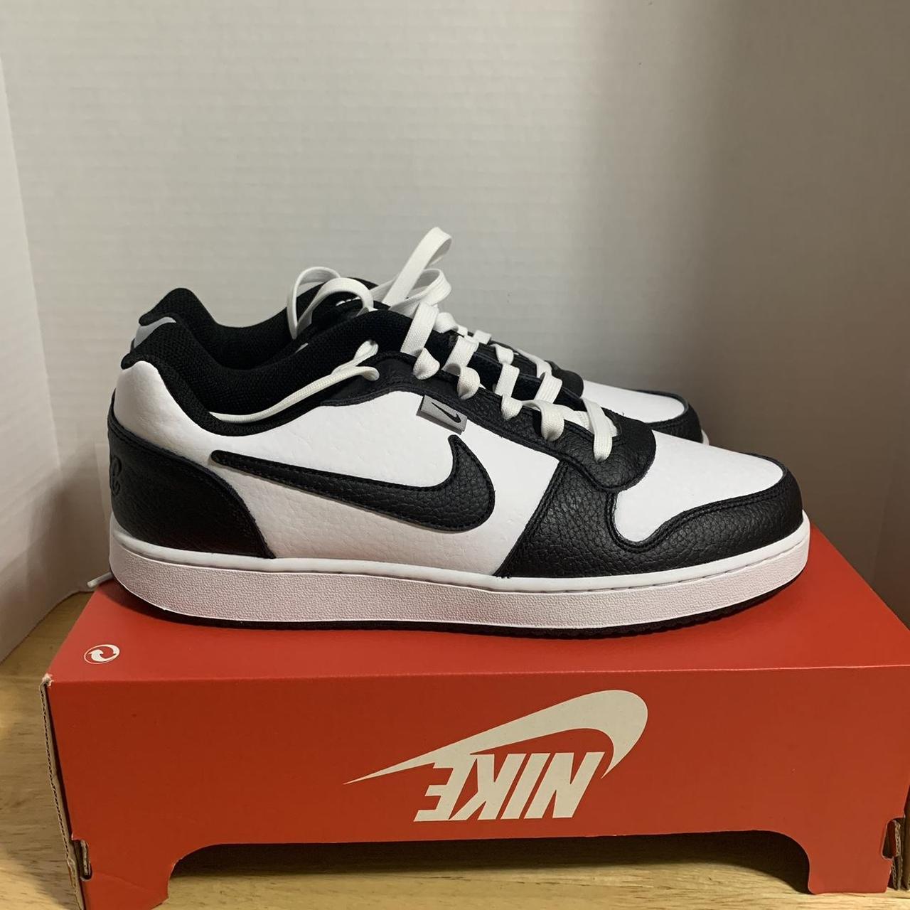 Nike ebernon black and white best sale