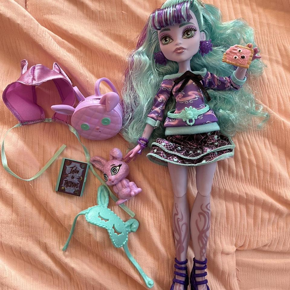 Monster high G1 and G3 doll lot. Includes sweet - Depop