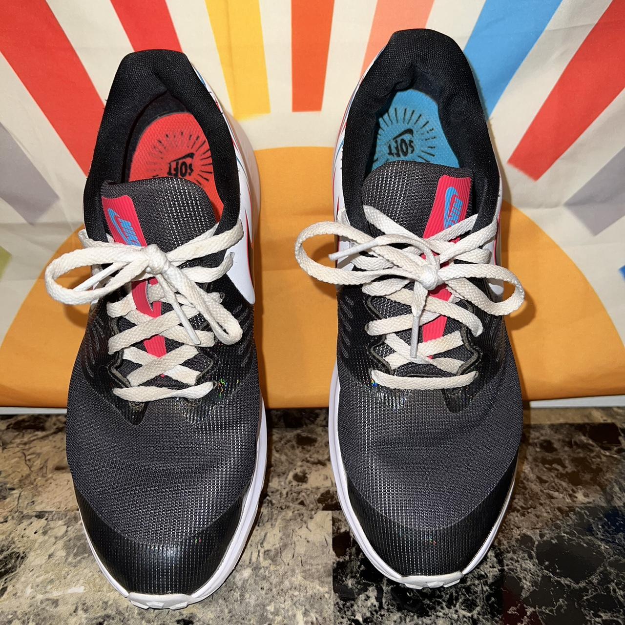 womens black white nike running shoes