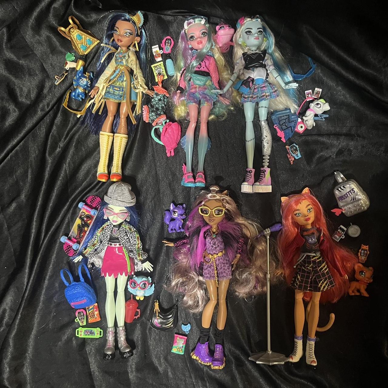 Monster High selling Doll Lot