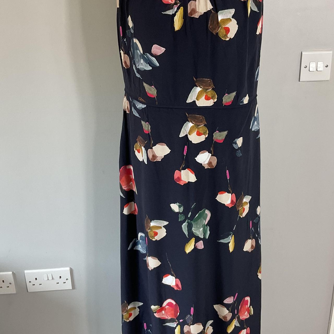 Phase Eight Berdina navy floral sleeveless maxi. Depop