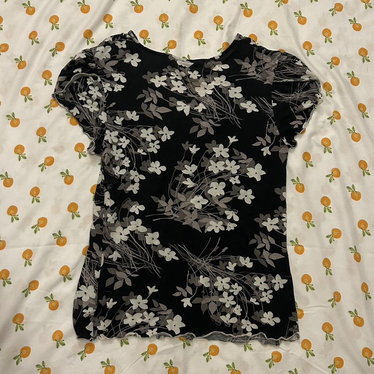 Banana Republic fitted long top. Super cute black - Depop