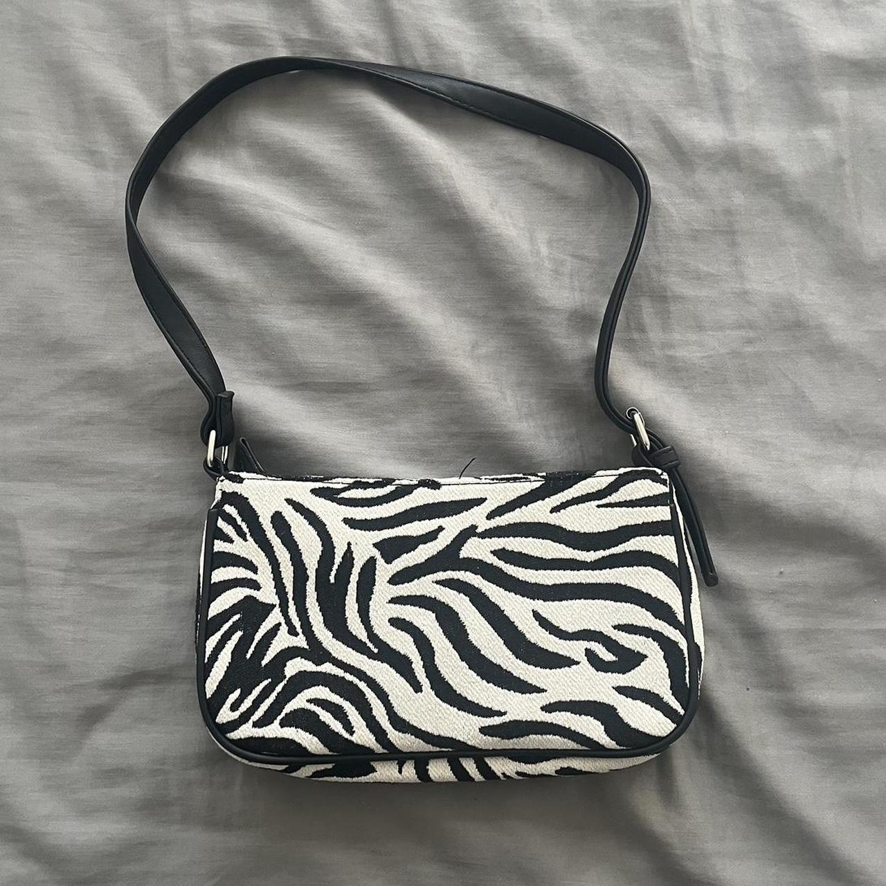Pre-Loved Michael Kors Brown Zebra Print Purse Size: 10” Price: $59.99  Location: Lilburn Shop 👩‍💻 online 24/7 Bbpdconsignment.... | Instagram