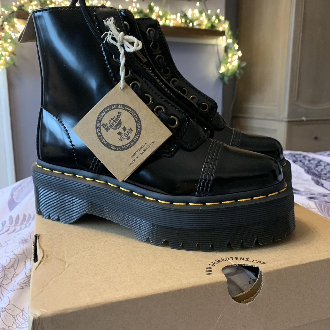 Sinclair smooth hotsell doc martens