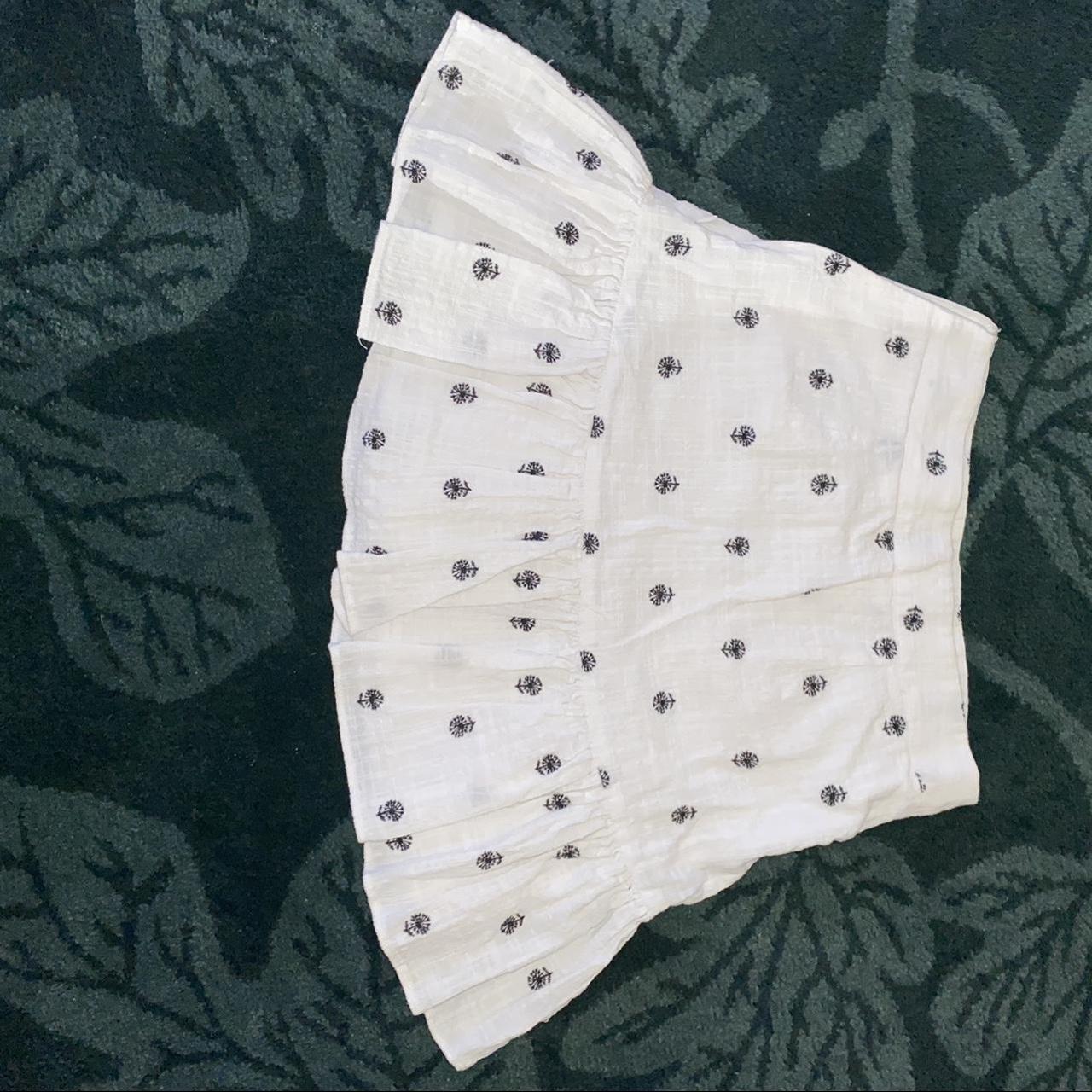 A Loves A Women's White and Black Skirt (2)