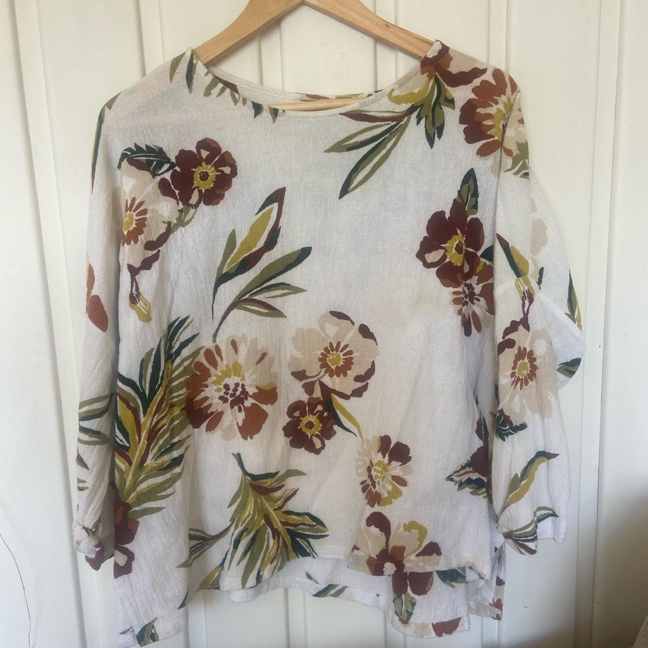 Zulu and Zephyr Linen floral flowy top shirt Size 8... - Depop