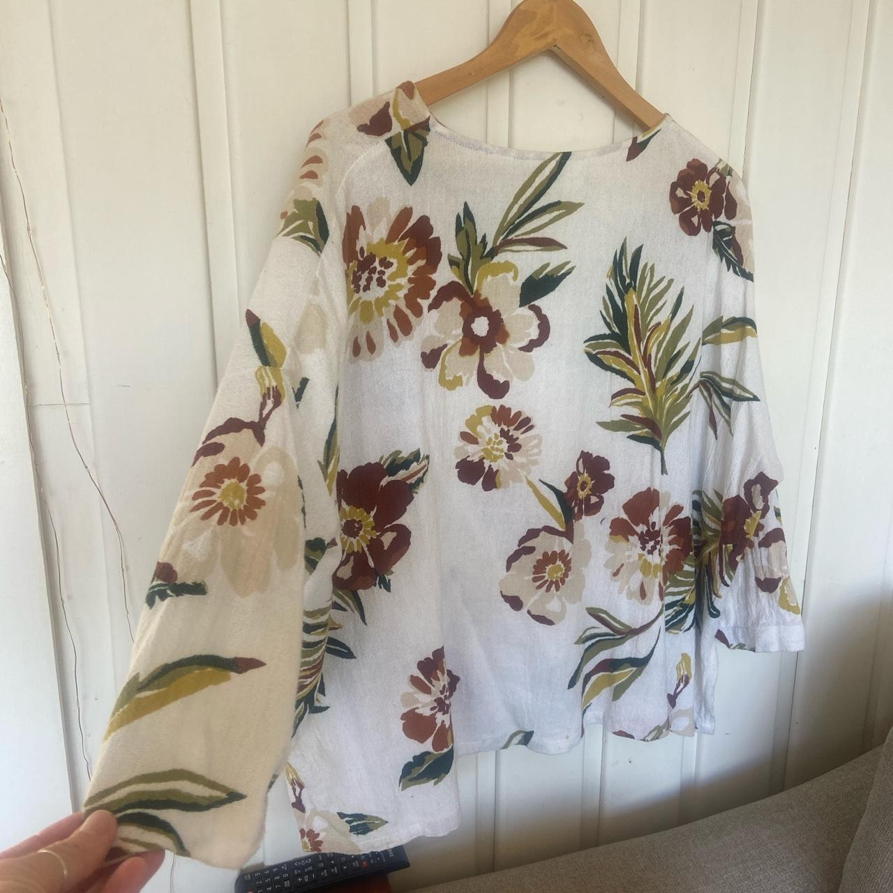 Zulu and Zephyr Linen floral flowy top shirt Size 8... - Depop