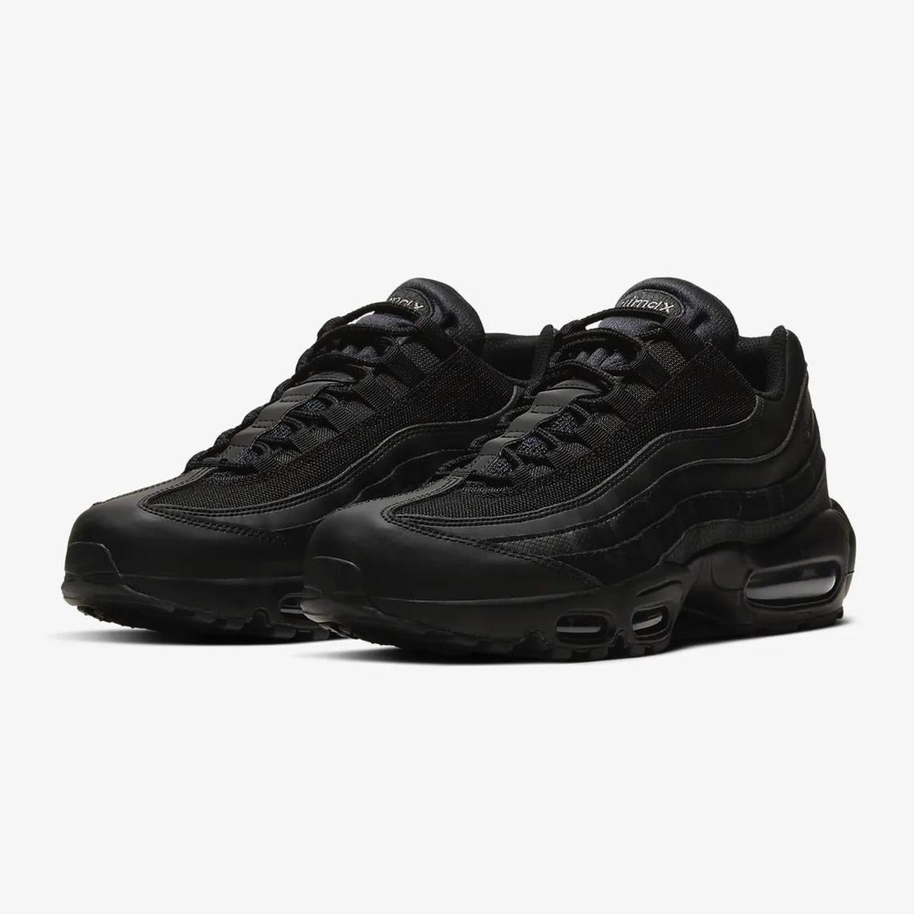 triple black air max 95s