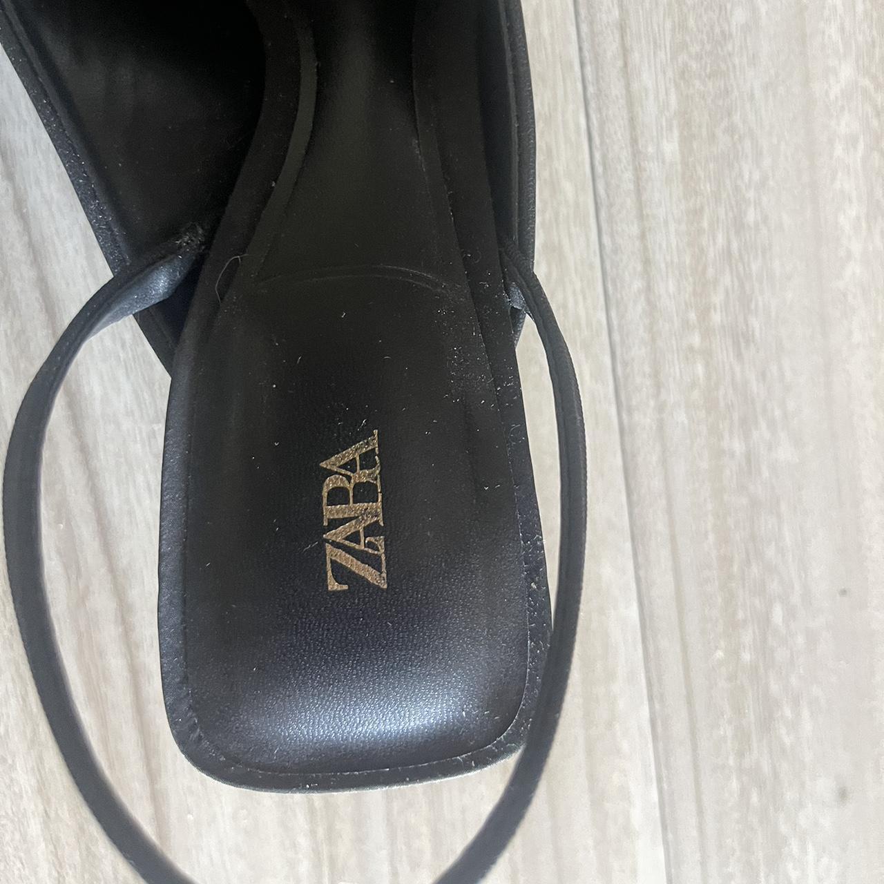 Zara Women's Black and Gold Courts (3)