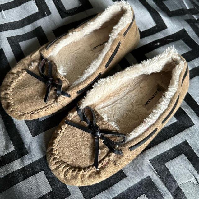 Airwalk store moccasins tan