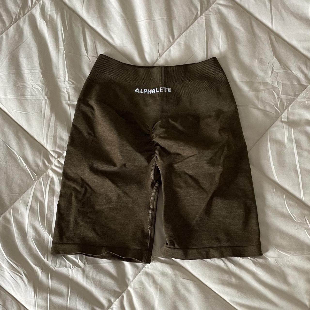 Alphalete amplify shorts - medium grey