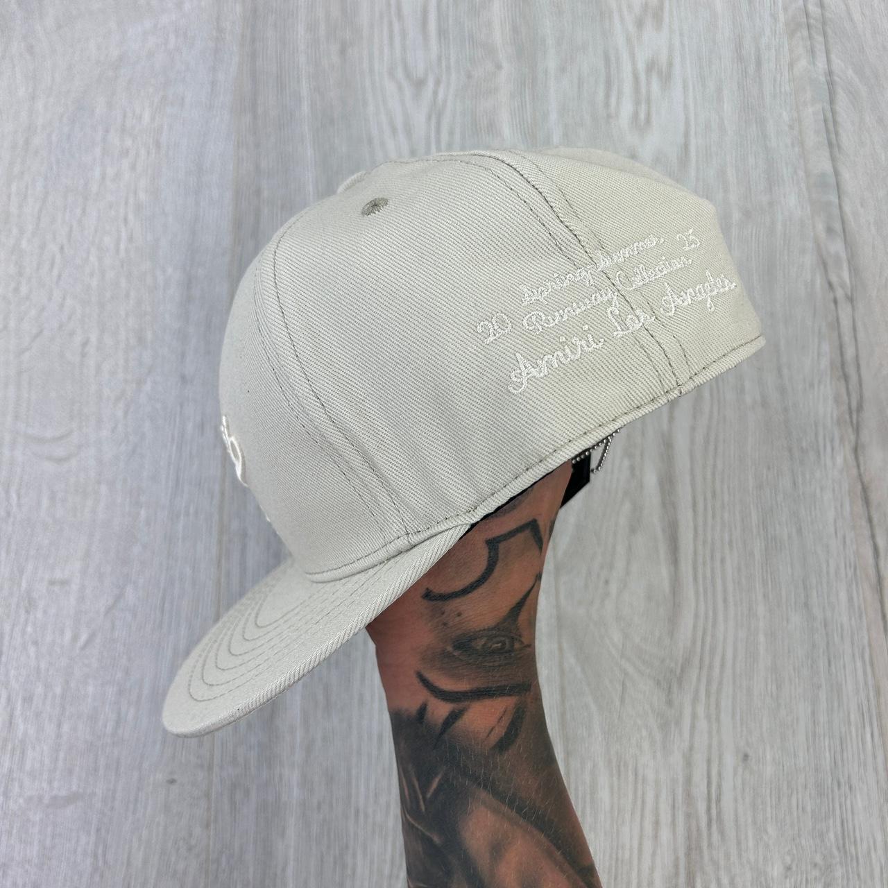 【関税込み】AMIRI トープ 22 Fitted キャップ Amiri Men's 22 Fitted Flat Beige Cap • Brand new | Depop