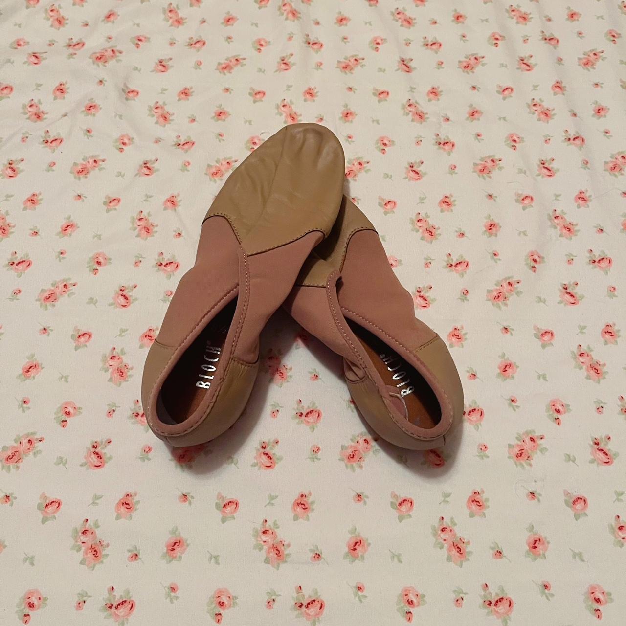 Capezio Women's Tan Balletshoes Depop