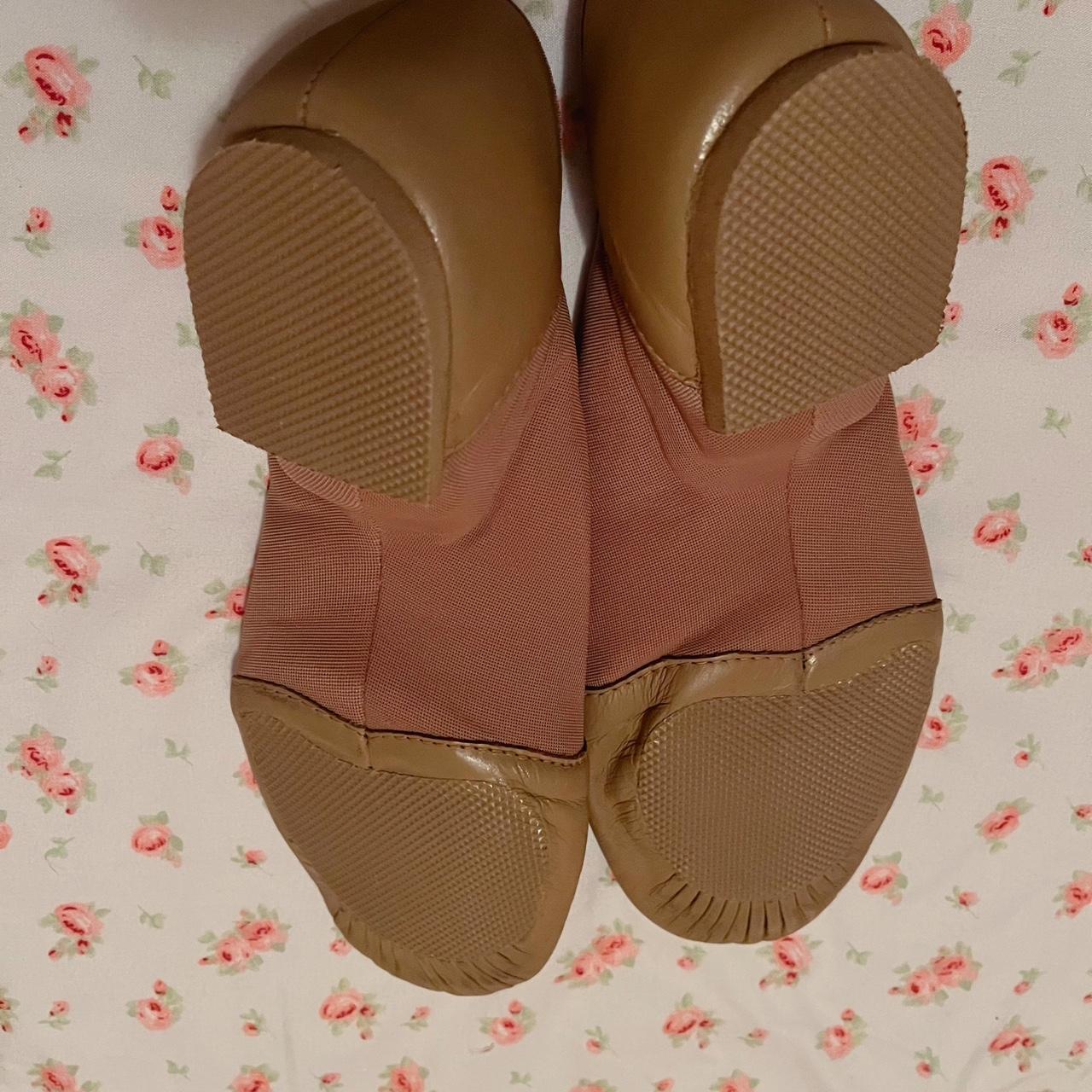Capezio Women's Tan Balletshoes Depop