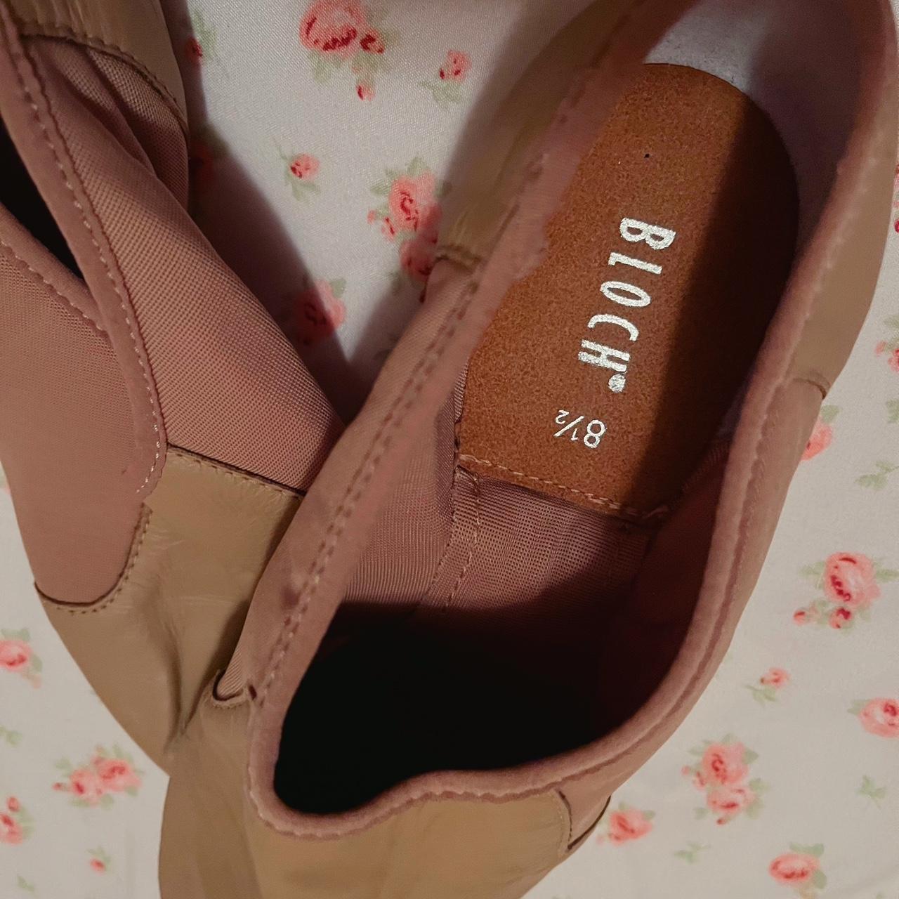 Capezio Women's Tan Balletshoes Depop