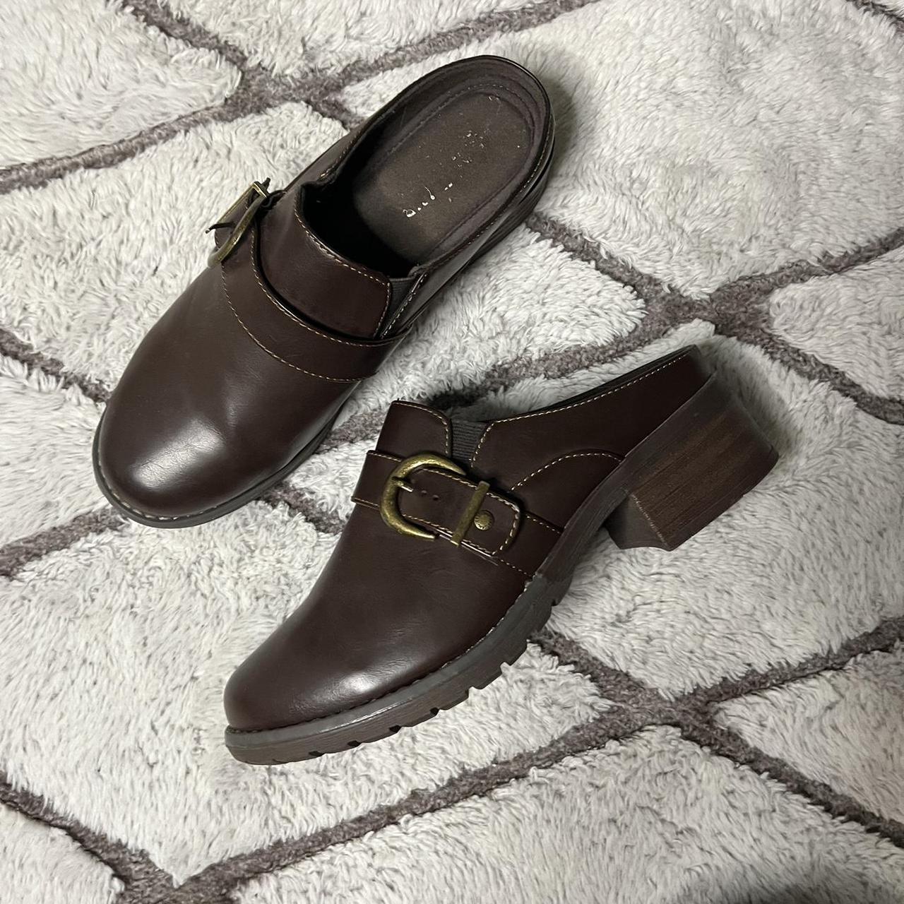 eastland leather clogs
