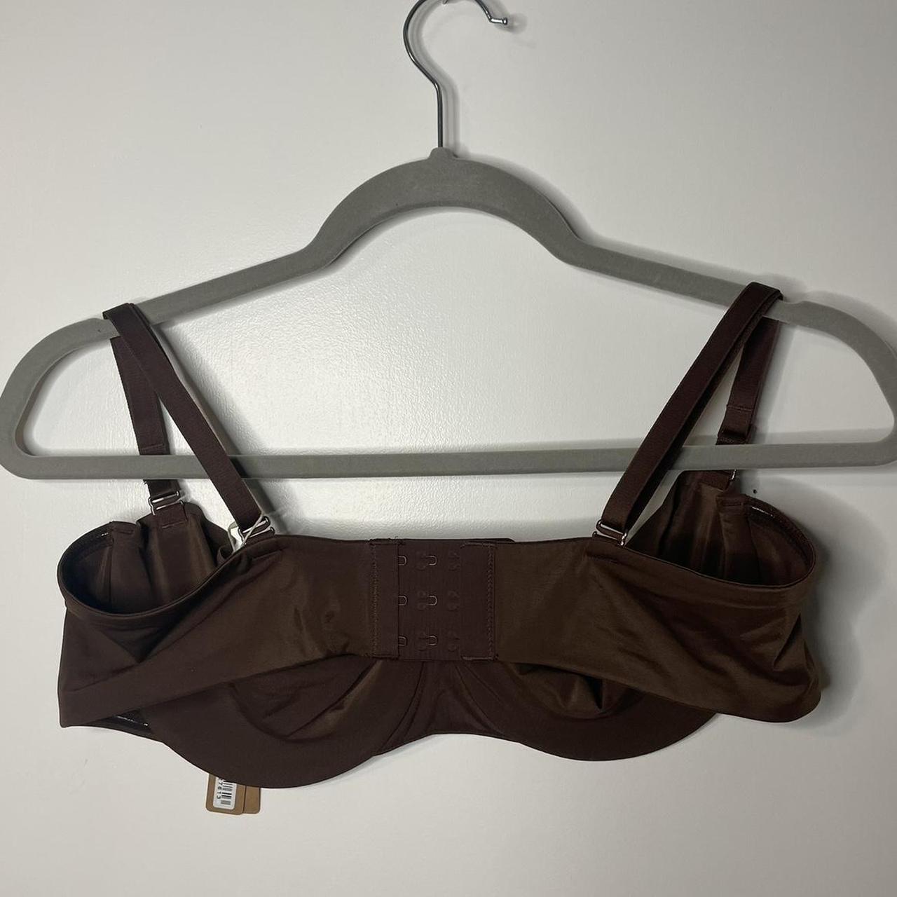 SKIMS smoothing underwire bra Color cocoa Size - Depop