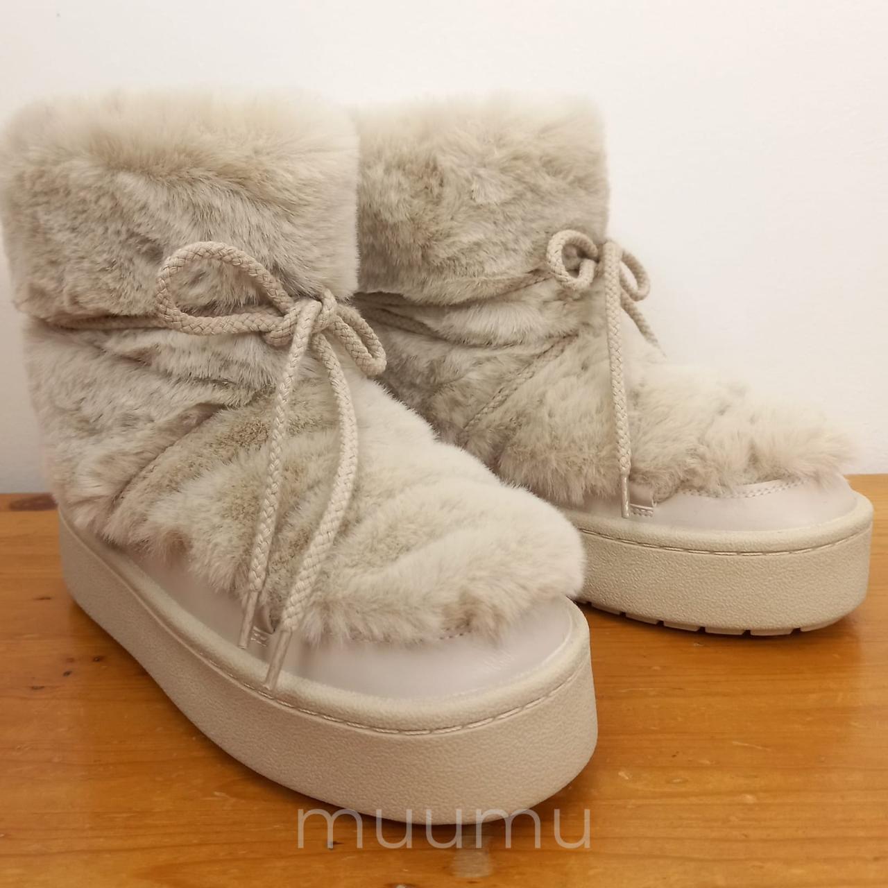 H&M Light Beige : Padded boots : UK5 [NO OFFERS... - Depop