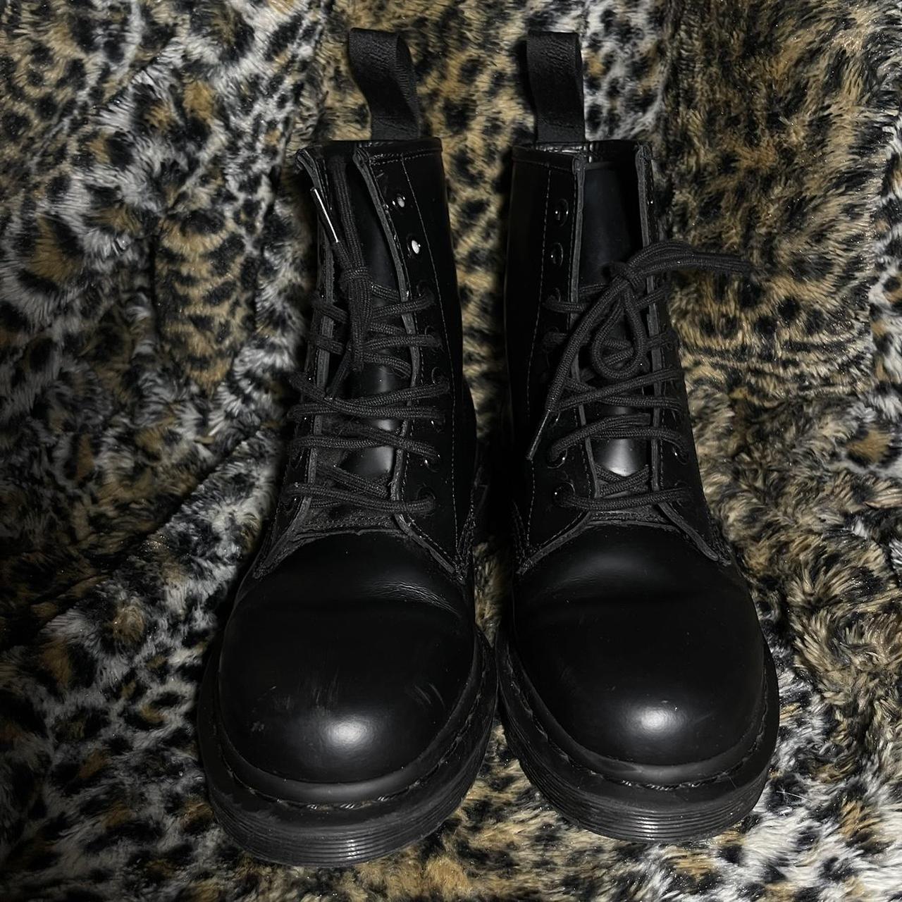 Martens best sale all black