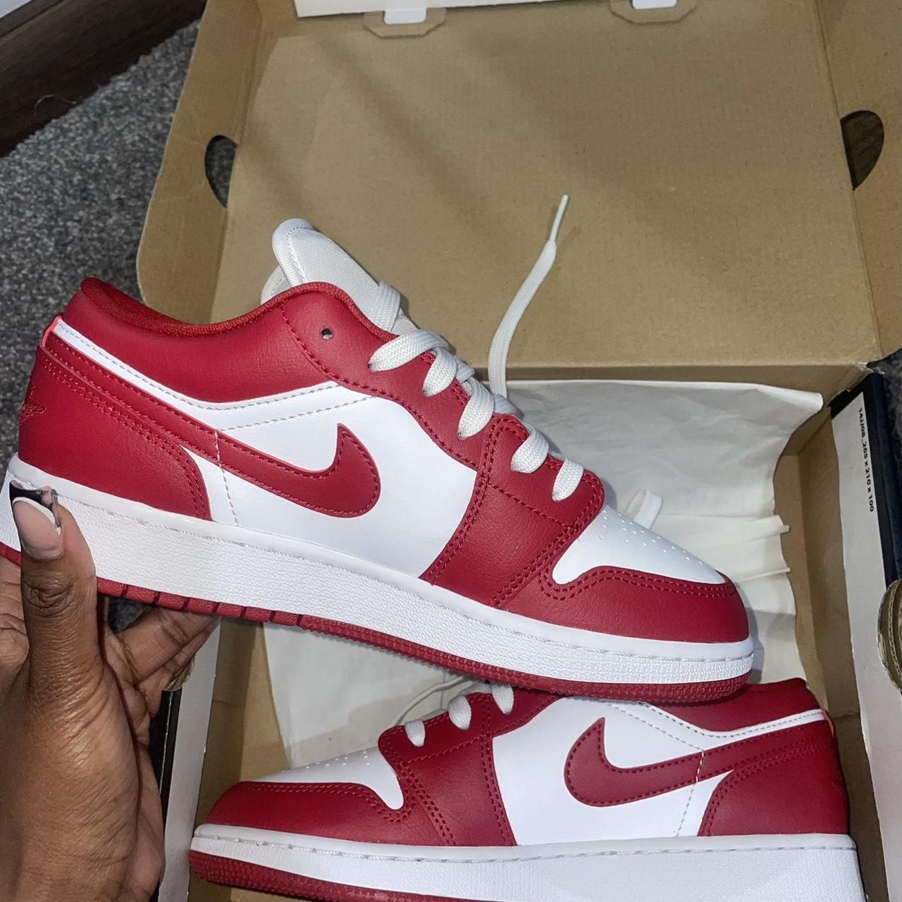 low jordan 1s red