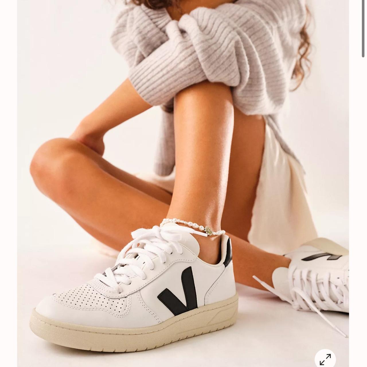 Veja V-10 Women's Sneakers with green details Fun | Depop