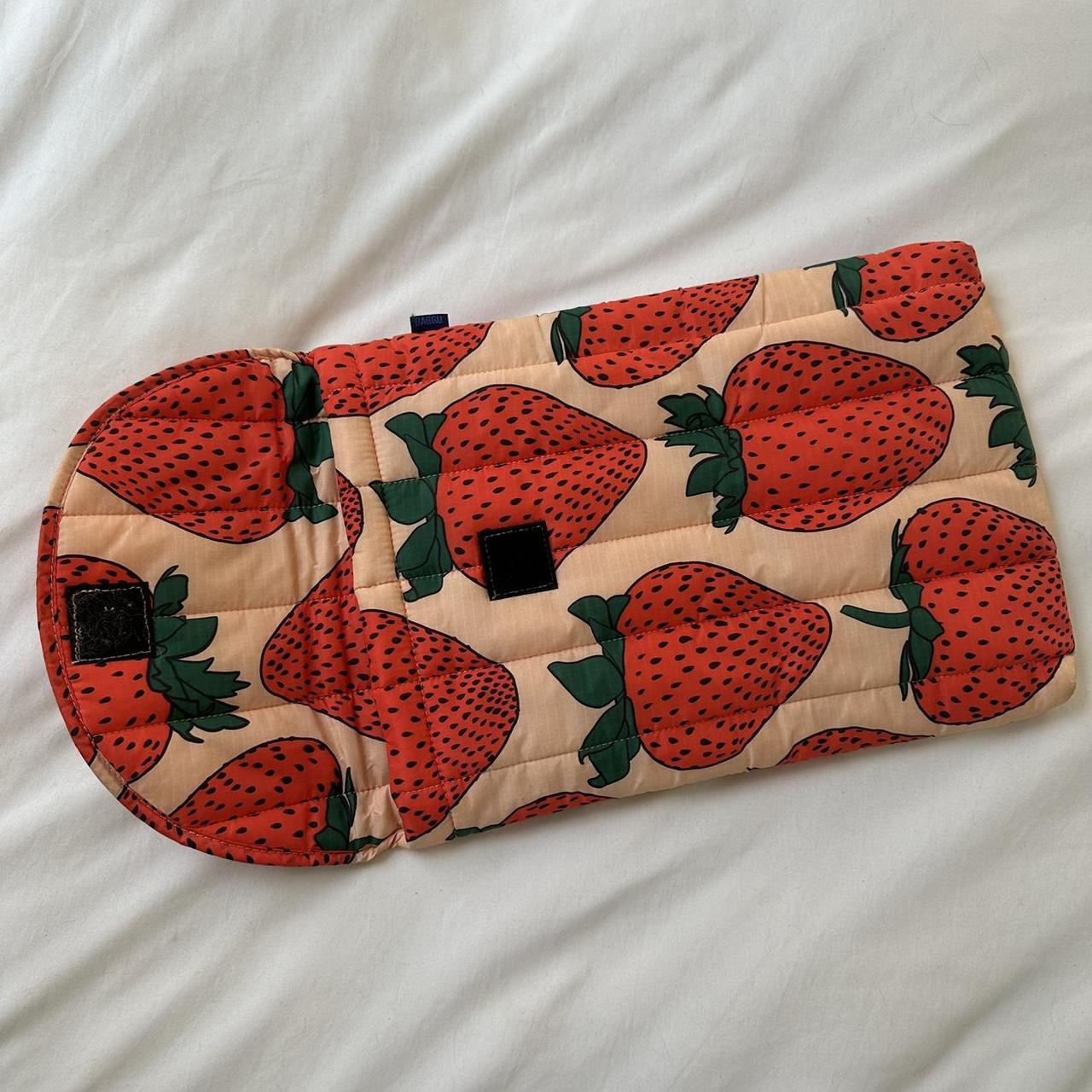 Baggu Strawberry Laptop Puffy Case barley used -... - Depop