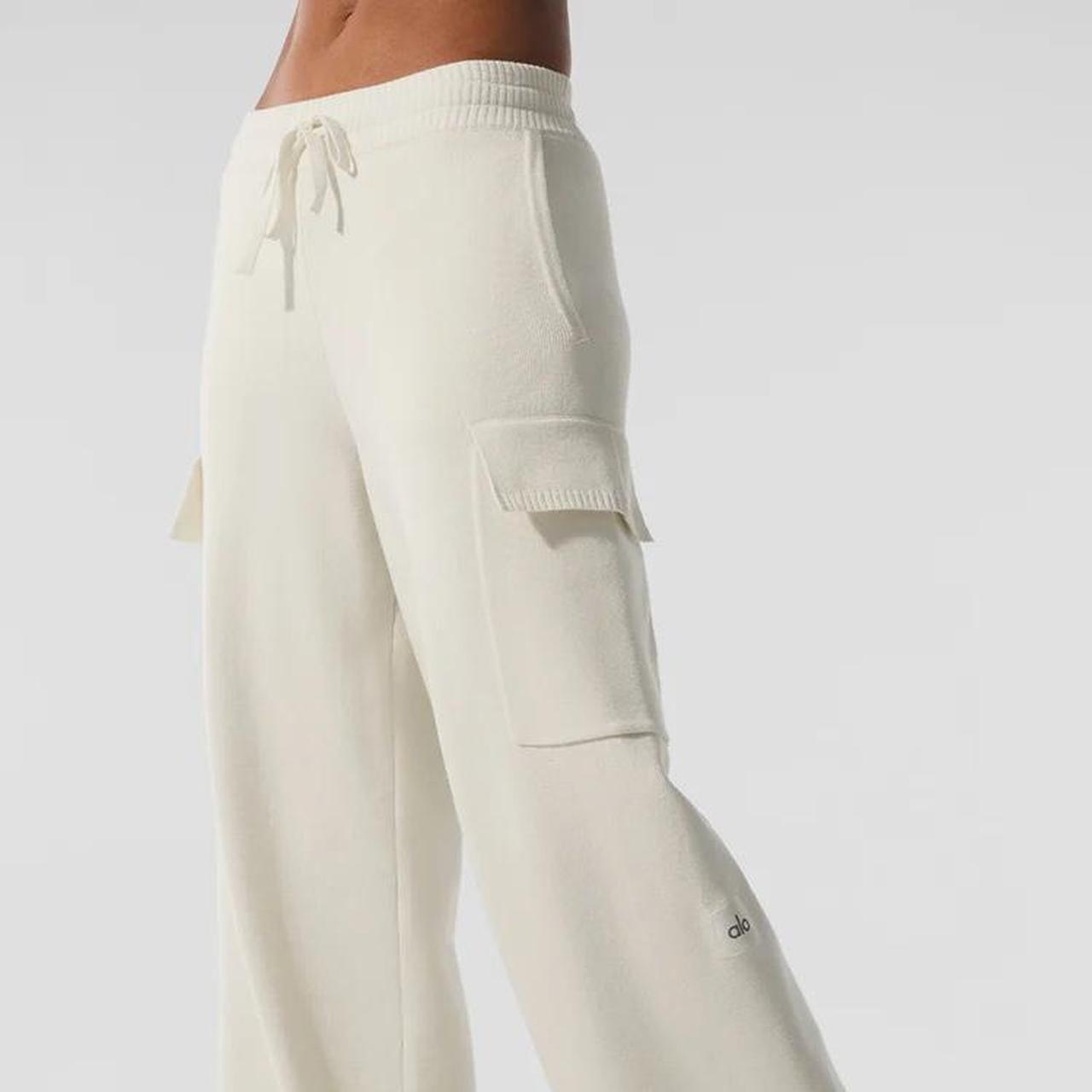 パンツ [Alo Yoga] Scholar Knit High-Waist Cargo Pant Scholar Knit High-Waist Cargo Pant - Black | ALO