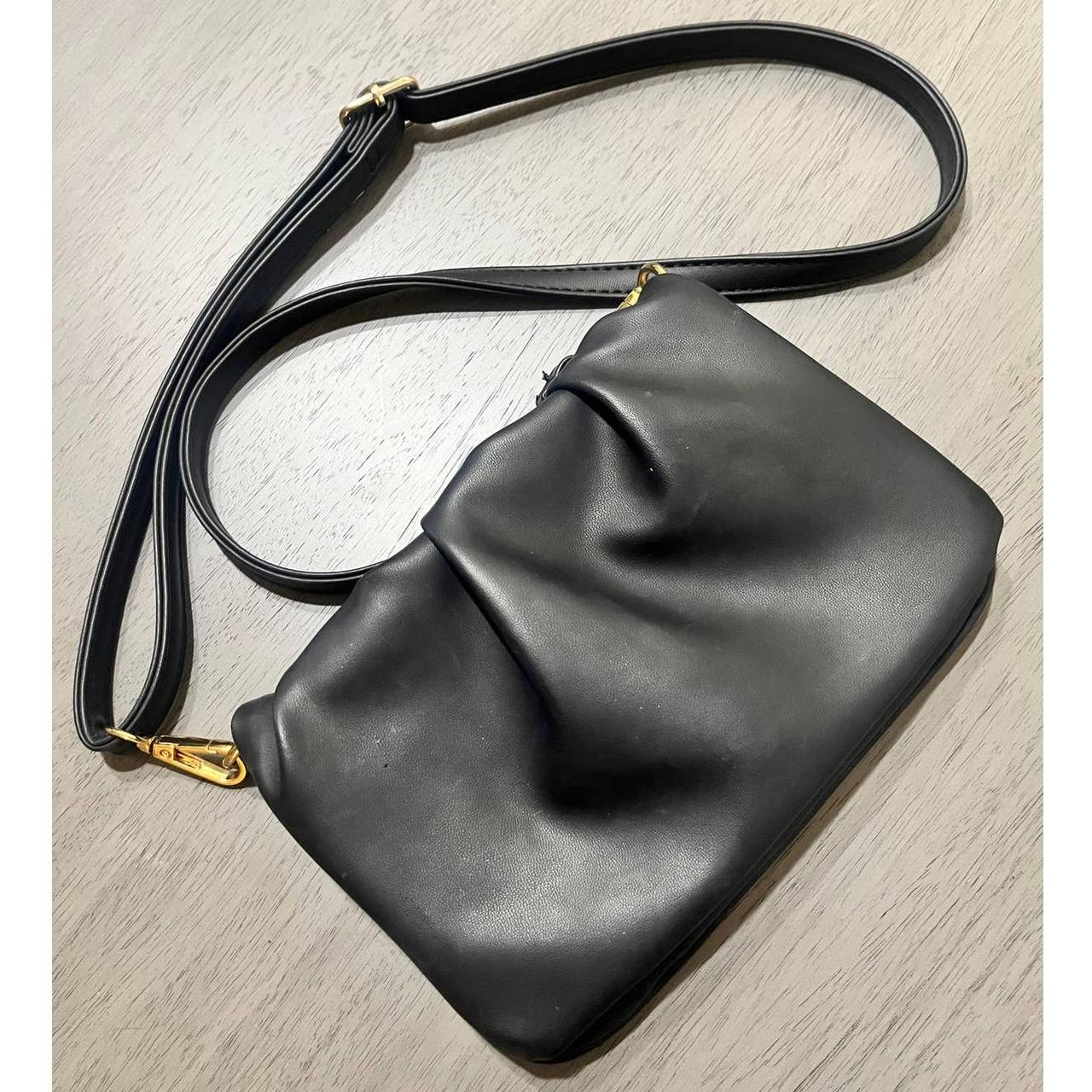 Black and gold purse with pretty strap - Depop