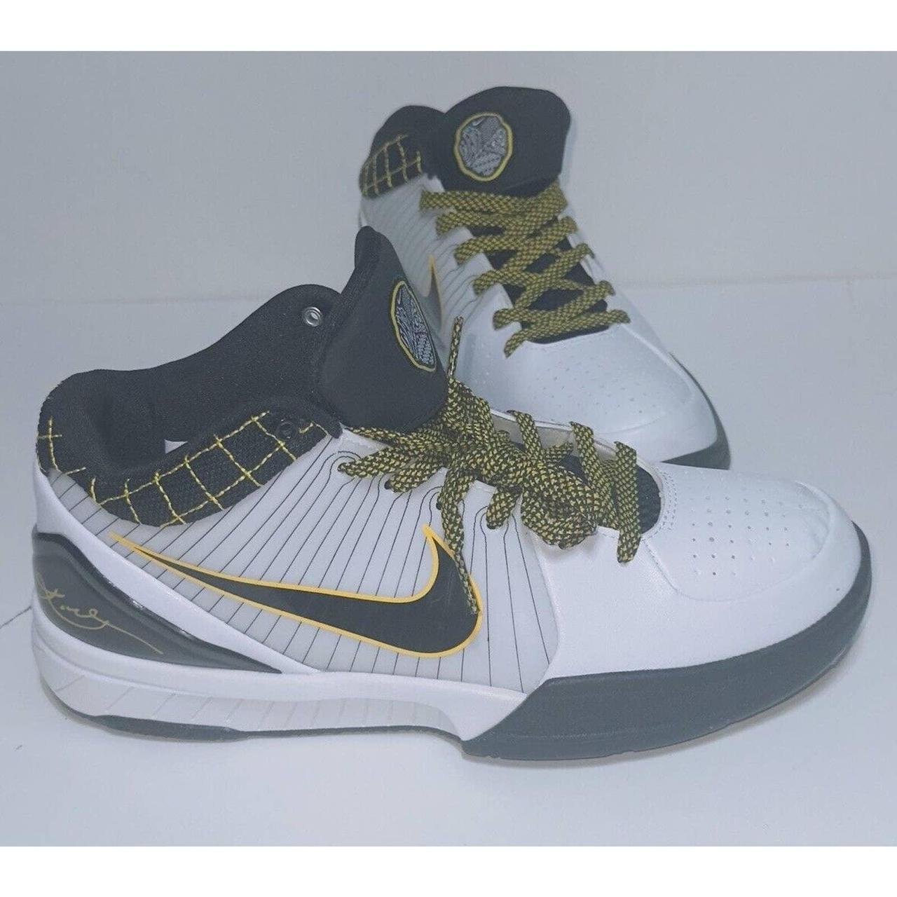 Kobe 4 store protro pack