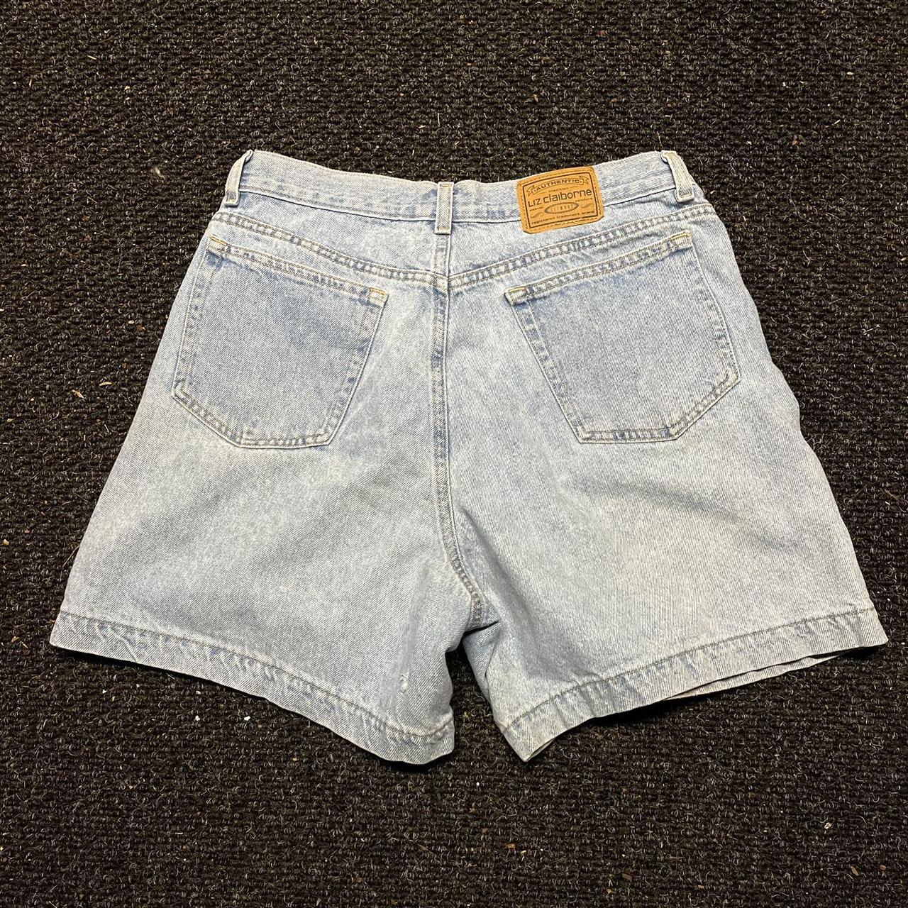 Liz Claiborne Women's Blue and Navy Shorts | Depop