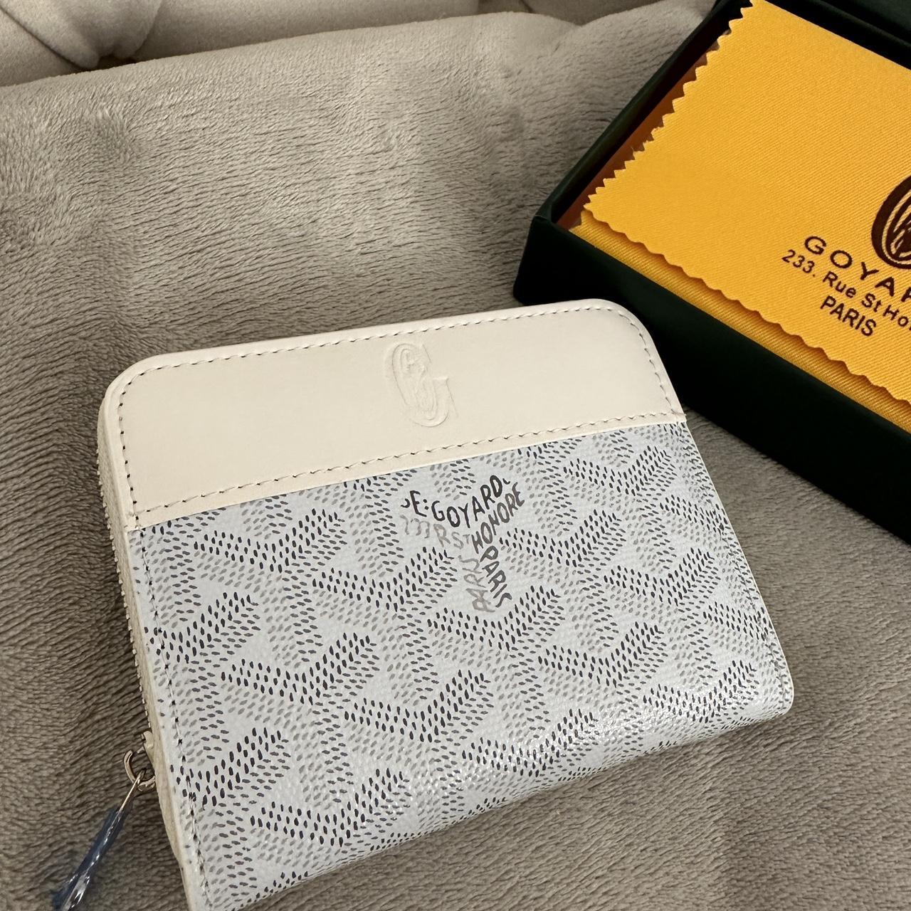 Goyard Women's White and Black Walletpurses Depop