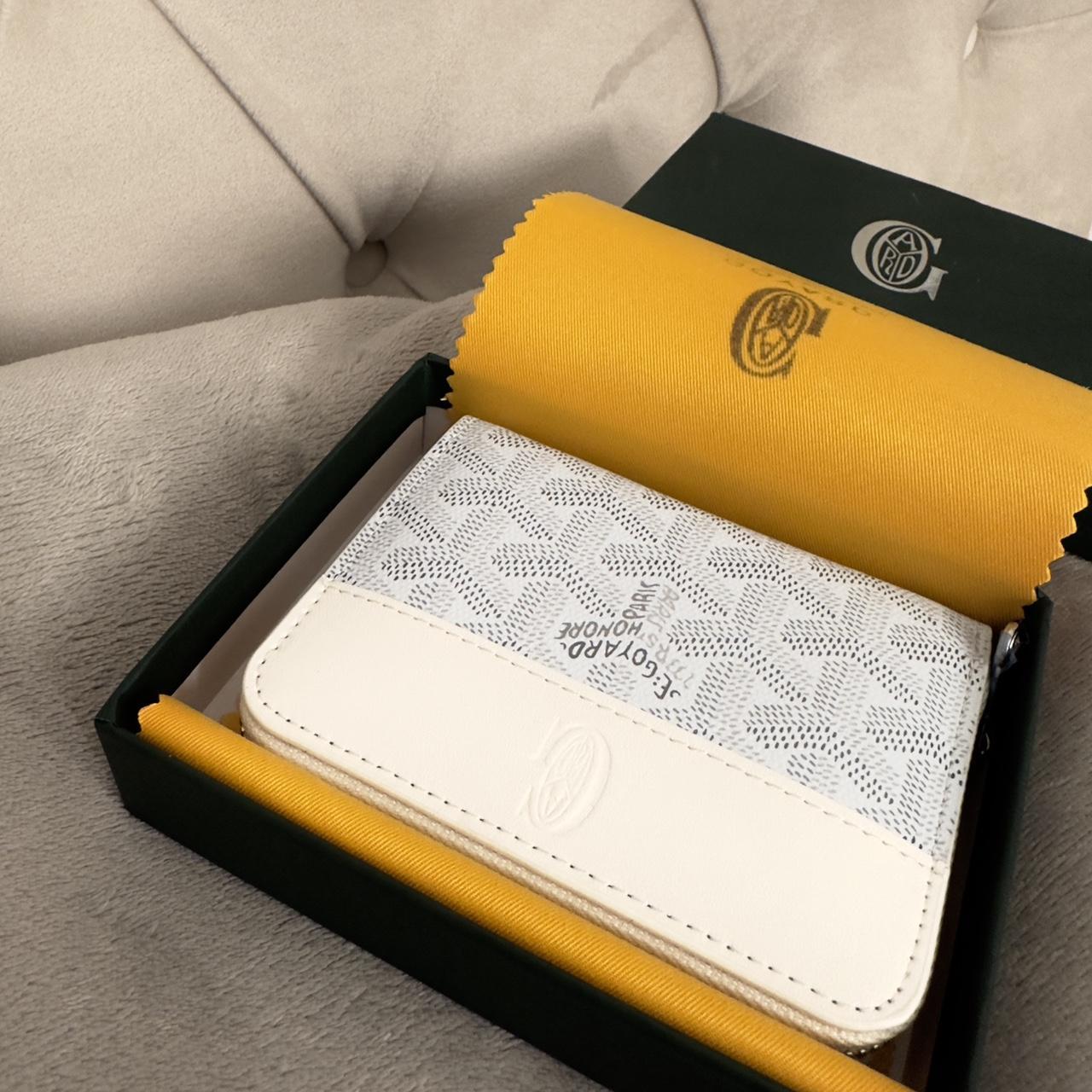 Goyard Women's White and Black Walletpurses Depop